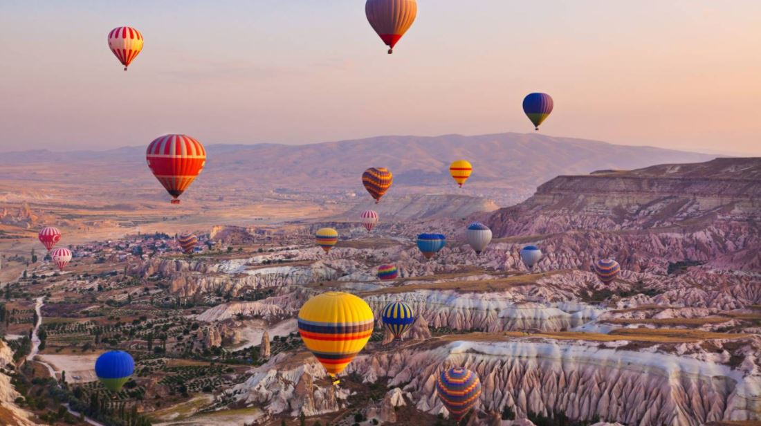Taith balon aer poeth yn Cappadocia